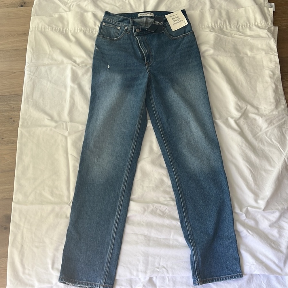 Abercrombie and Fitch Women’s “The 90s Straight Ultra High Rise” Jeans size 27 R